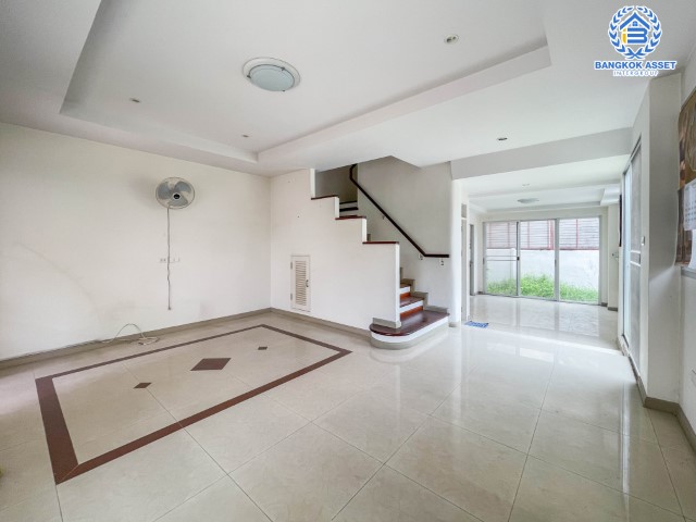 ทาวน์เฮ้าส์มือสอง กรุงเทพฯ ม.ศุภาลัยพาร์ควิลล์2 พหลโยธิน48 หลังมุม! เนื้อที่กว้างขวางมากถึง 32.40 ตร.ว. ฟังก์ชัน 3 ห้องนอน 3 ห้องน้ำ ที่จอดรถ 2 คัน ตั้งบนพื้นที่ชุมชนเหมาะสำหรับทำธุรกิจ บนทำเลแห่งการเดินทาง ใกล้รถไฟฟ้าสายสีเขียว "สถานีสายหยุด" และจุดขึ้นทางด่วน "รามอินทรา-อาจณรงค์"